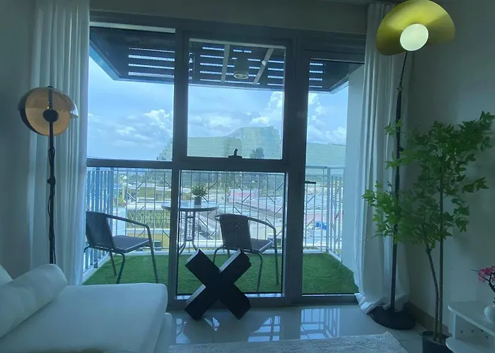 Apartment Luxurious 1br Highrise Cityscape Near Airport Okada Solaire Casino Moa *
